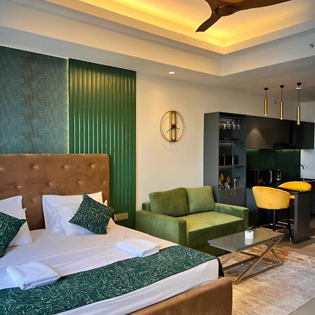 Ocean Breeze Negombo- Tidesend Luxury Beach Apartments Exterior foto