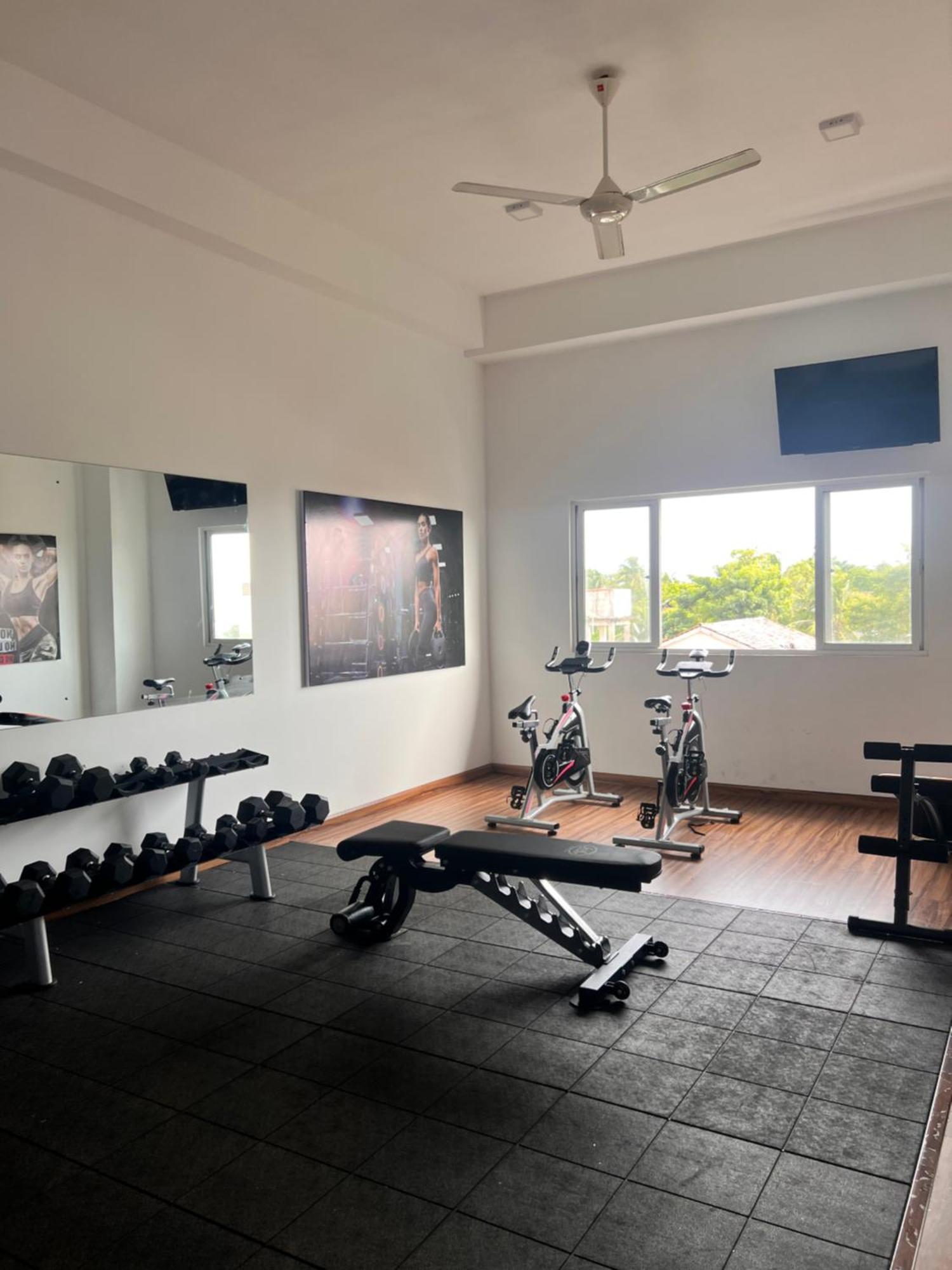 Ocean Breeze Negombo- Tidesend Luxury Beach Apartments Exterior foto