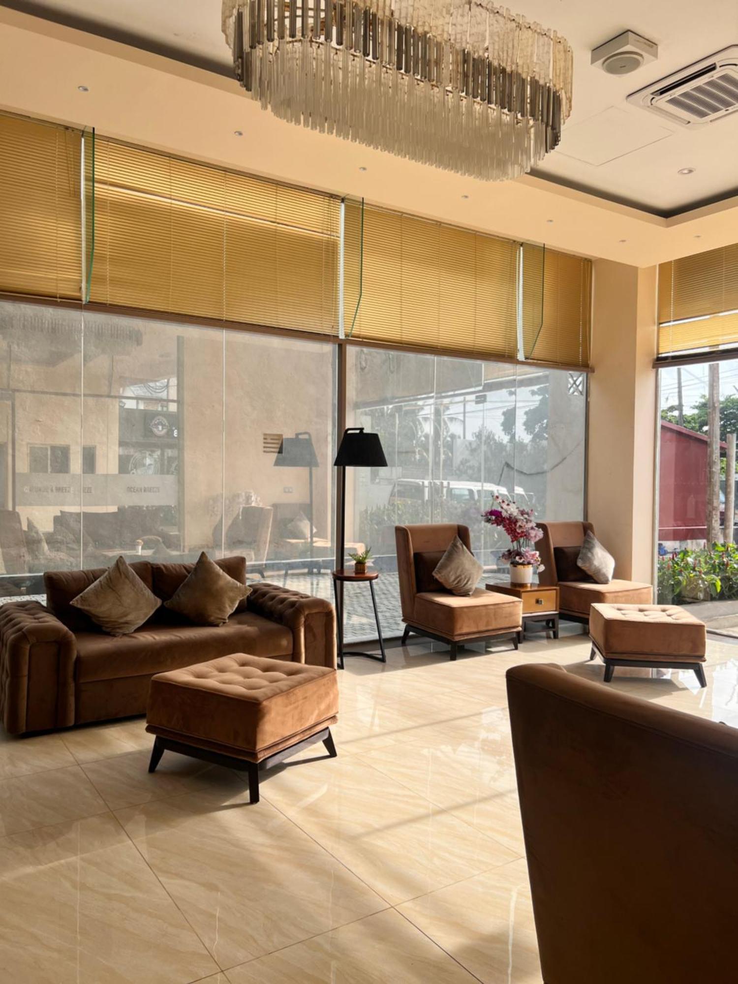 Ocean Breeze Negombo- Tidesend Luxury Beach Apartments Exterior foto