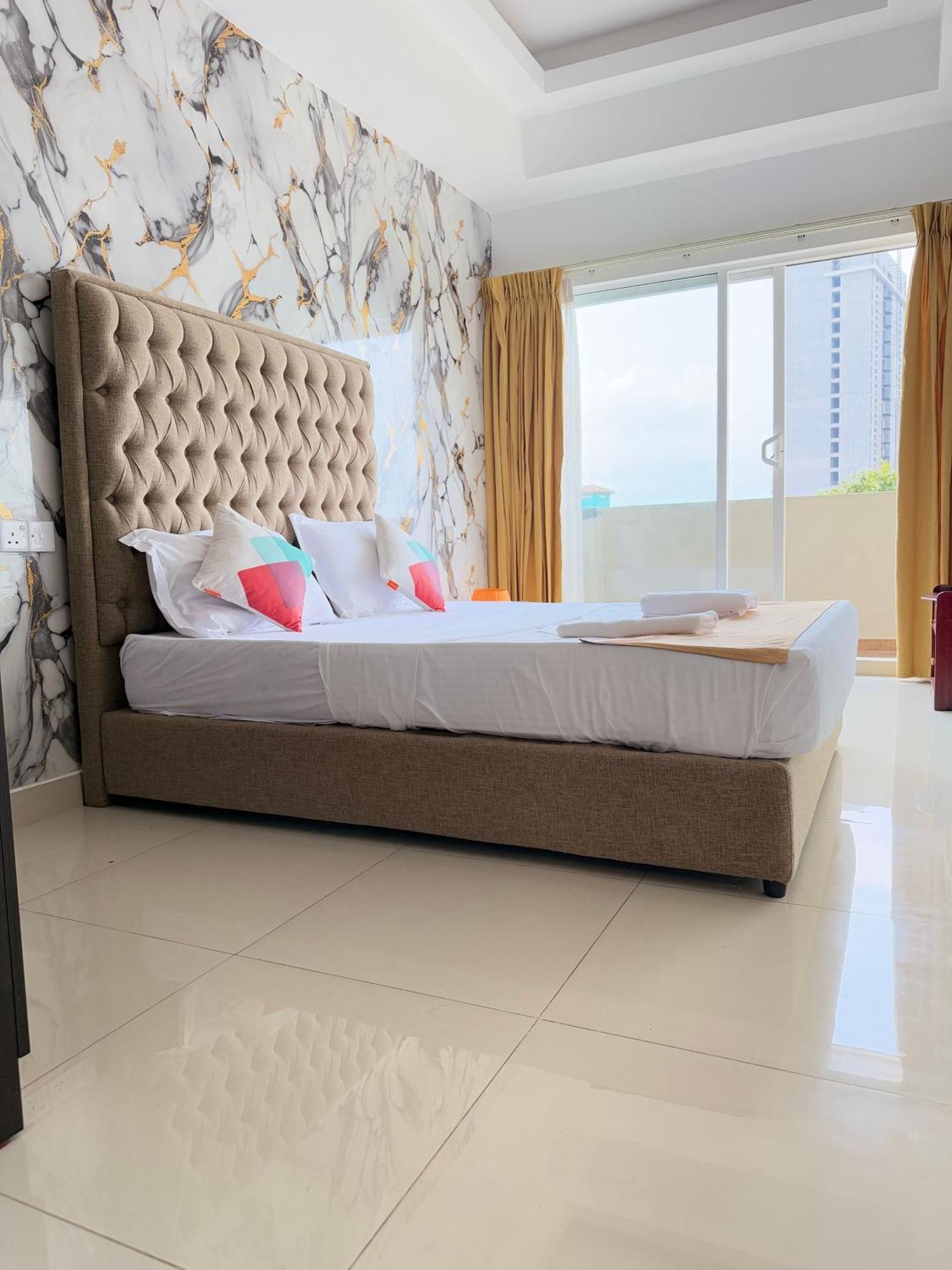 Ocean Breeze Negombo- Tidesend Luxury Beach Apartments Exterior foto
