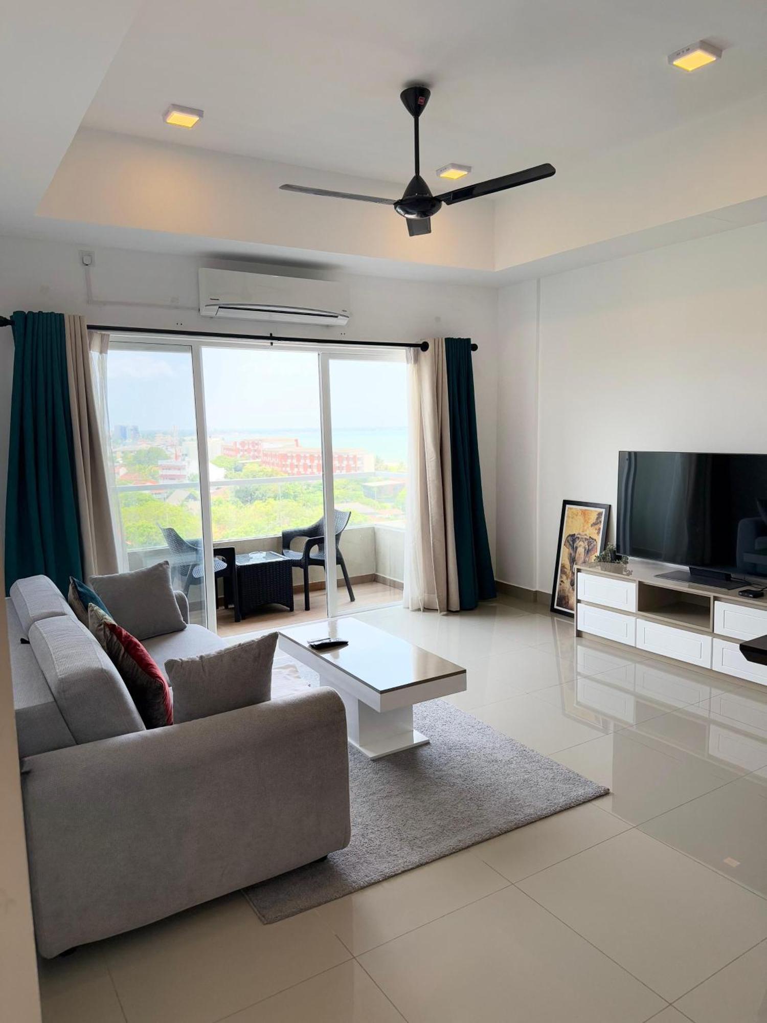 Ocean Breeze Negombo- Tidesend Luxury Beach Apartments Exterior foto