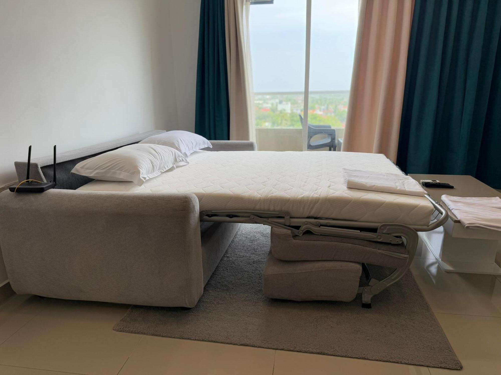 Ocean Breeze Negombo- Tidesend Luxury Beach Apartments Exterior foto