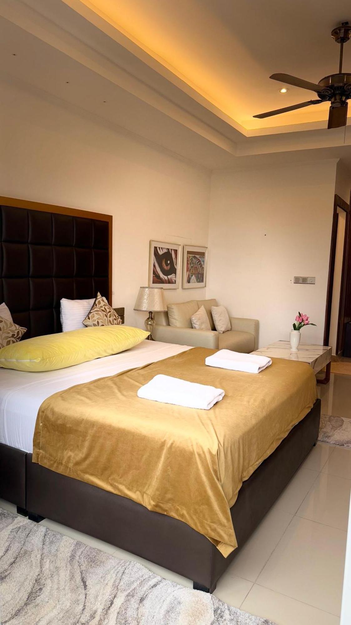 Ocean Breeze Negombo- Tidesend Luxury Beach Apartments Exterior foto