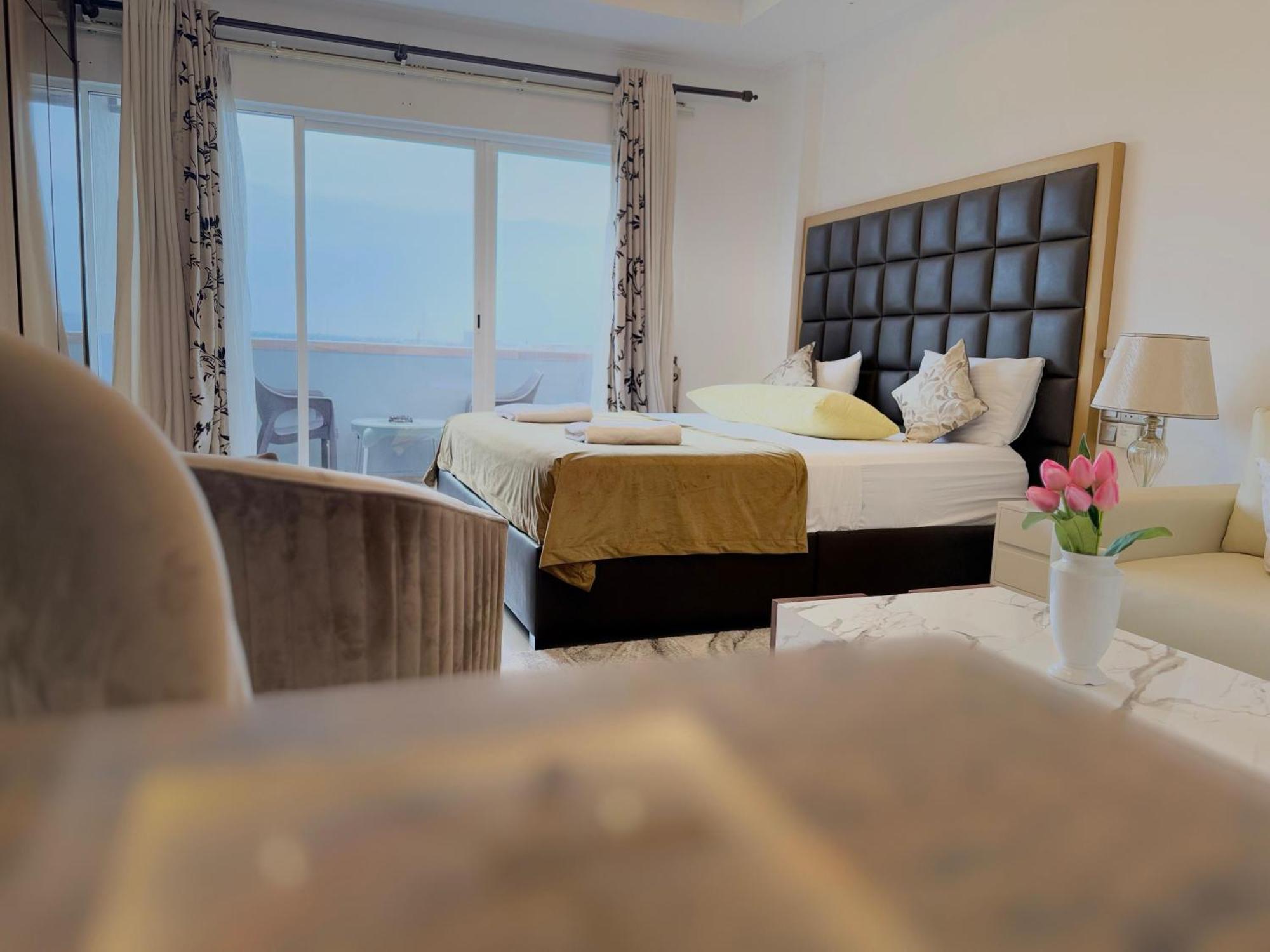 Ocean Breeze Negombo- Tidesend Luxury Beach Apartments Exterior foto