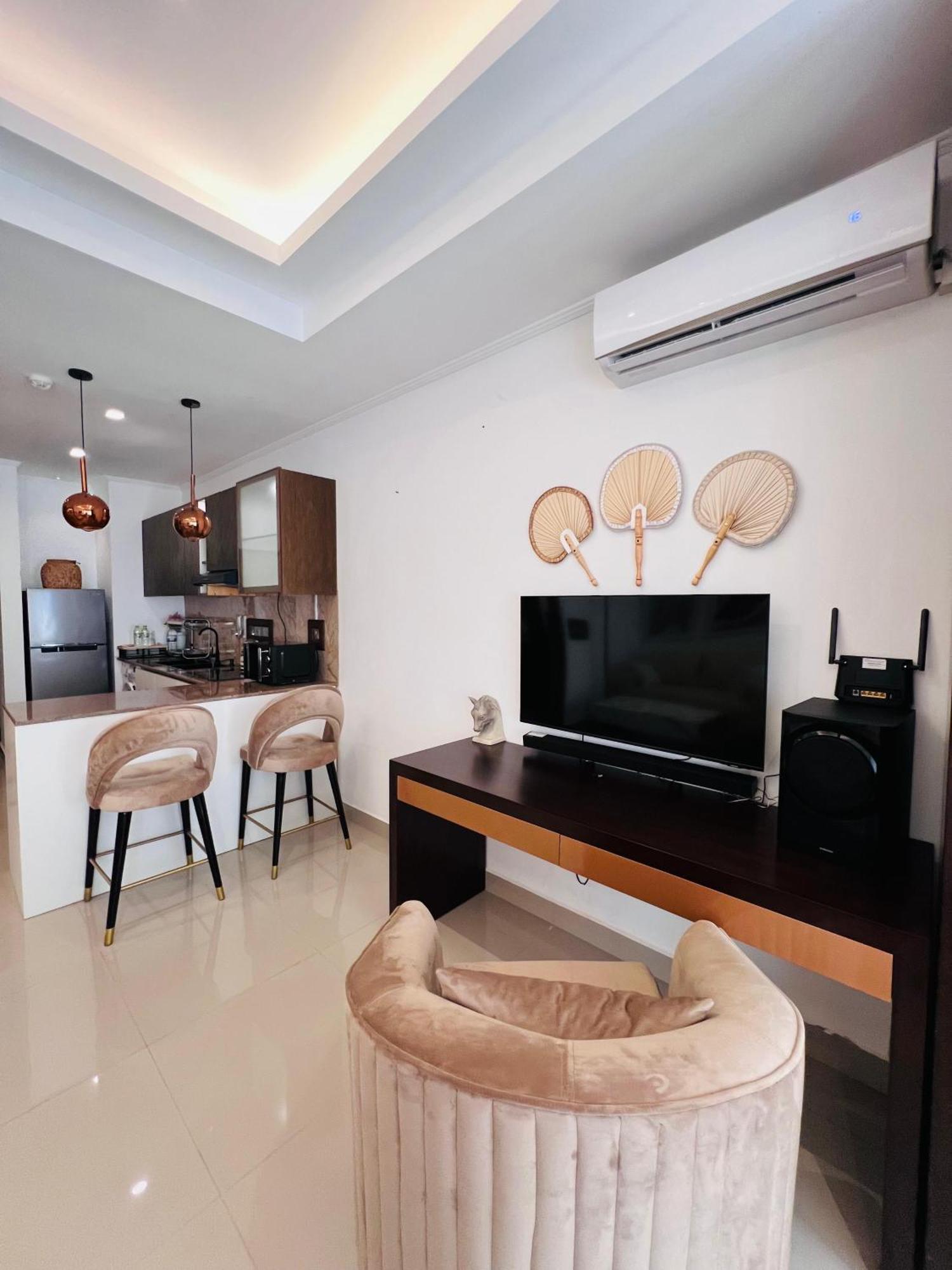 Ocean Breeze Negombo- Tidesend Luxury Beach Apartments Exterior foto