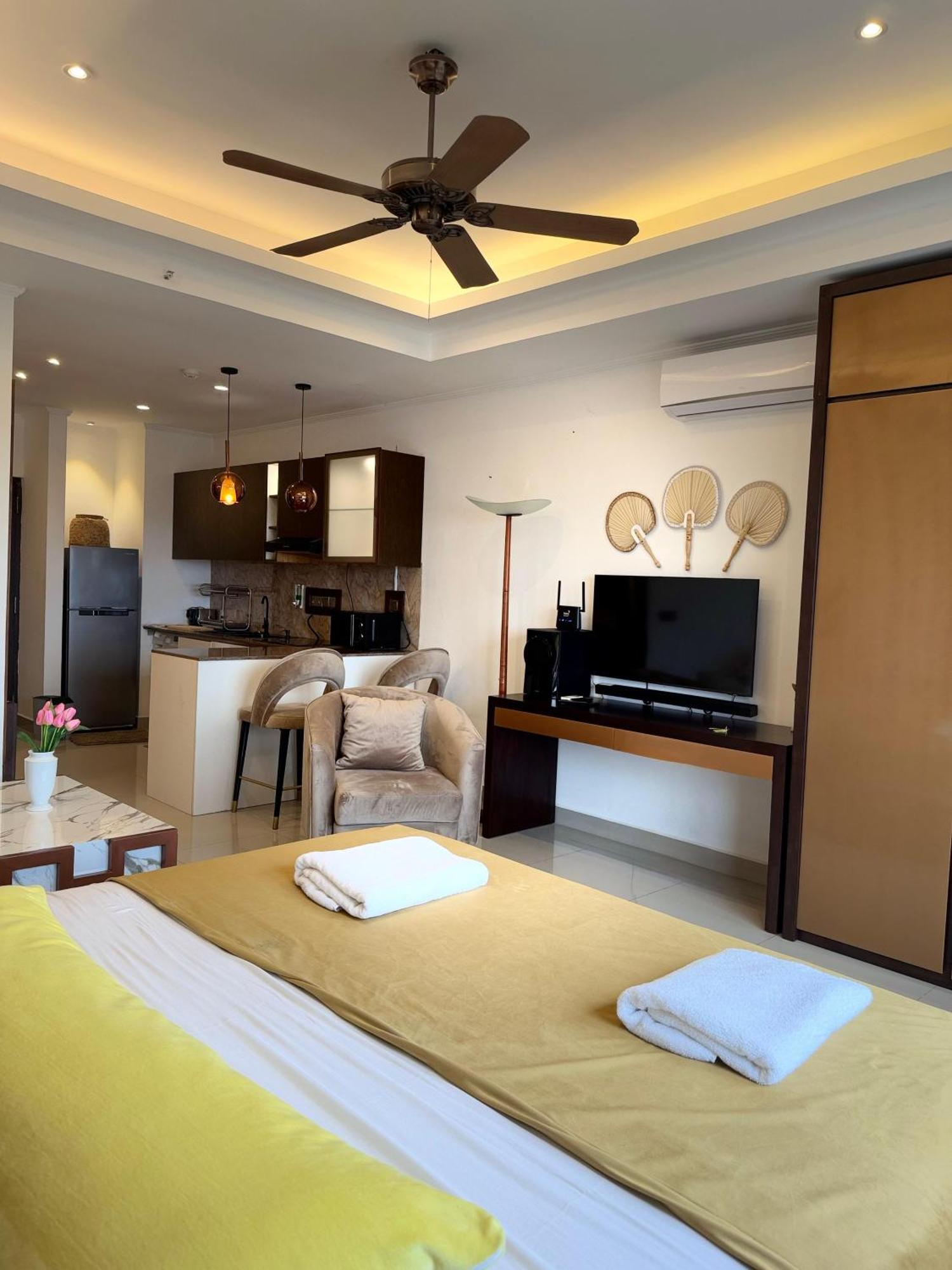 Ocean Breeze Negombo- Tidesend Luxury Beach Apartments Exterior foto