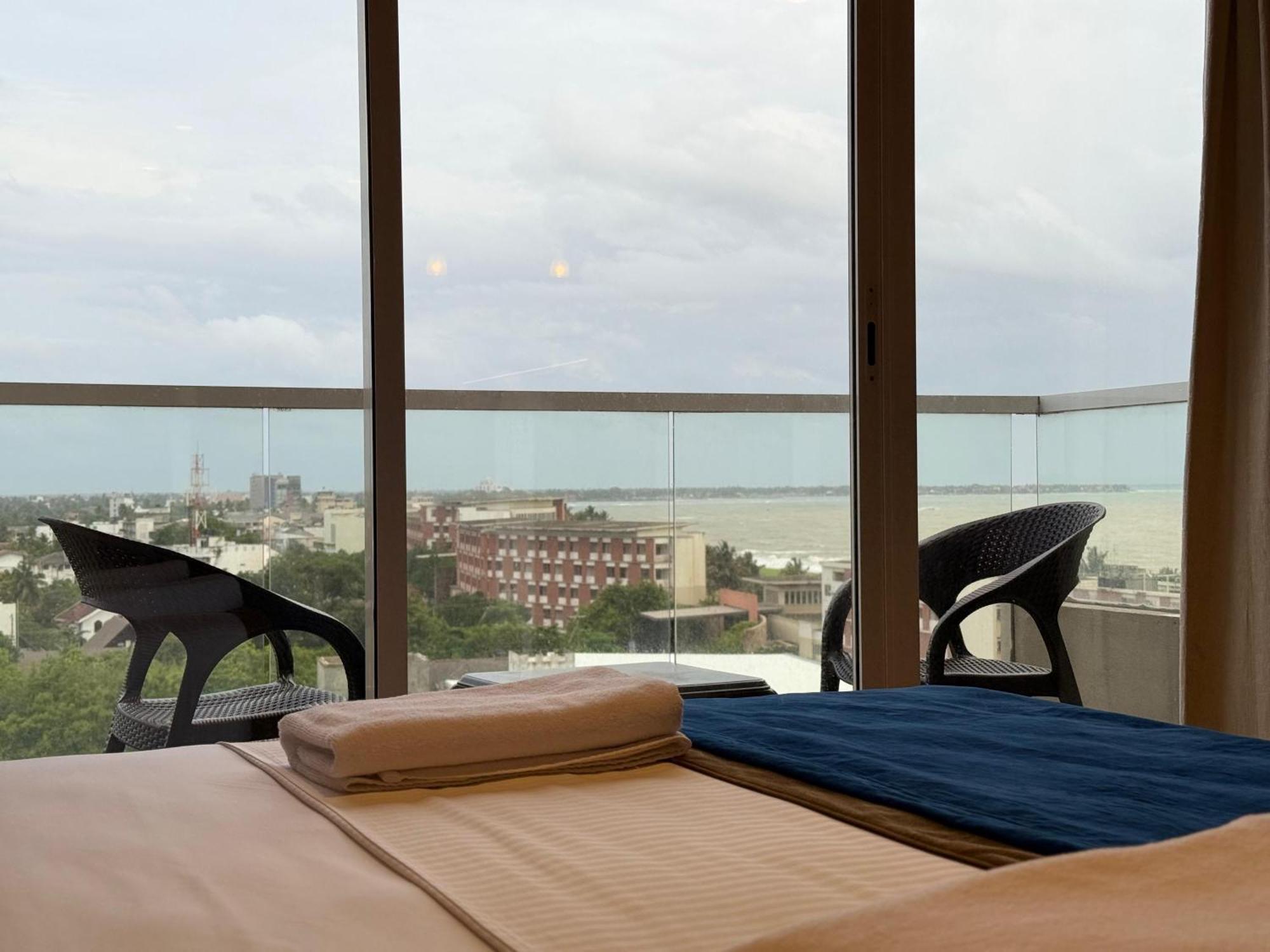Ocean Breeze Negombo- Tidesend Luxury Beach Apartments Exterior foto